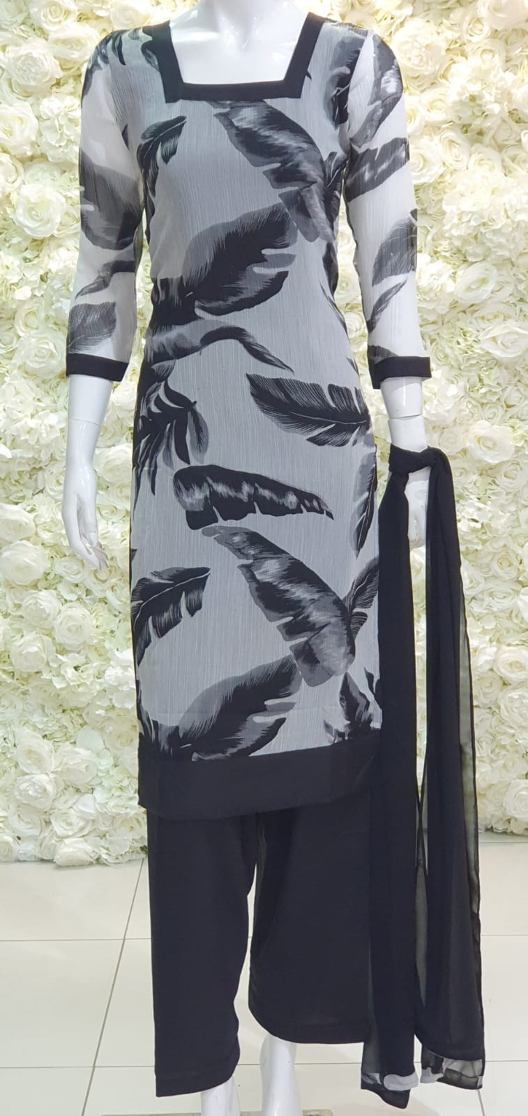 LS321 GREY POLY GEORGETTE PRINTED FABRIC LONG LINE LENGTH TOP KAMEEZ WITH CONTRAST COLOUR FABRIC